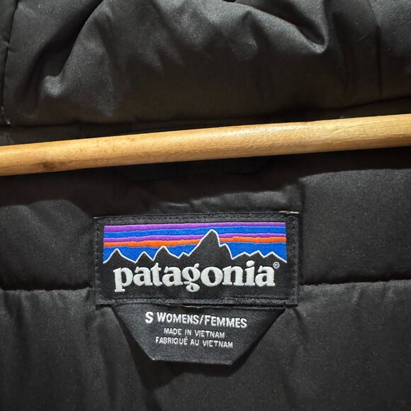 Patagonia Insulated Parka - Women's Size S (Oversized) - Black - Picture 3 of 3